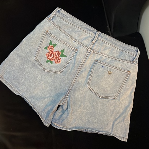 Guess 90s mom short embroidered - Picture 2 of 2
